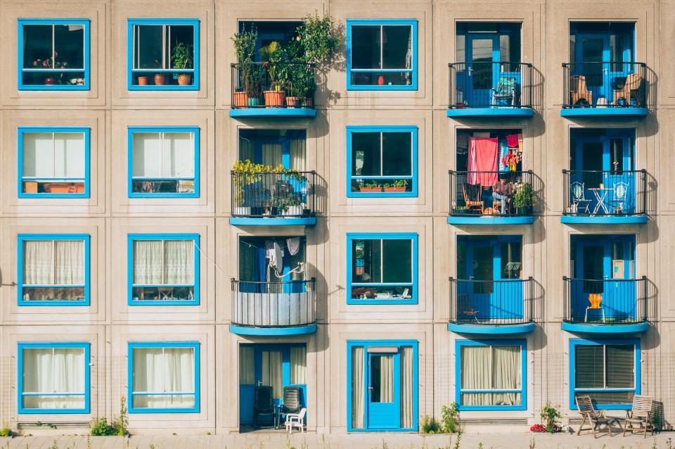 Appartementsgebouw met balkons